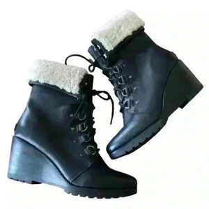 Sorel Black Leather Boots with Cream Fur